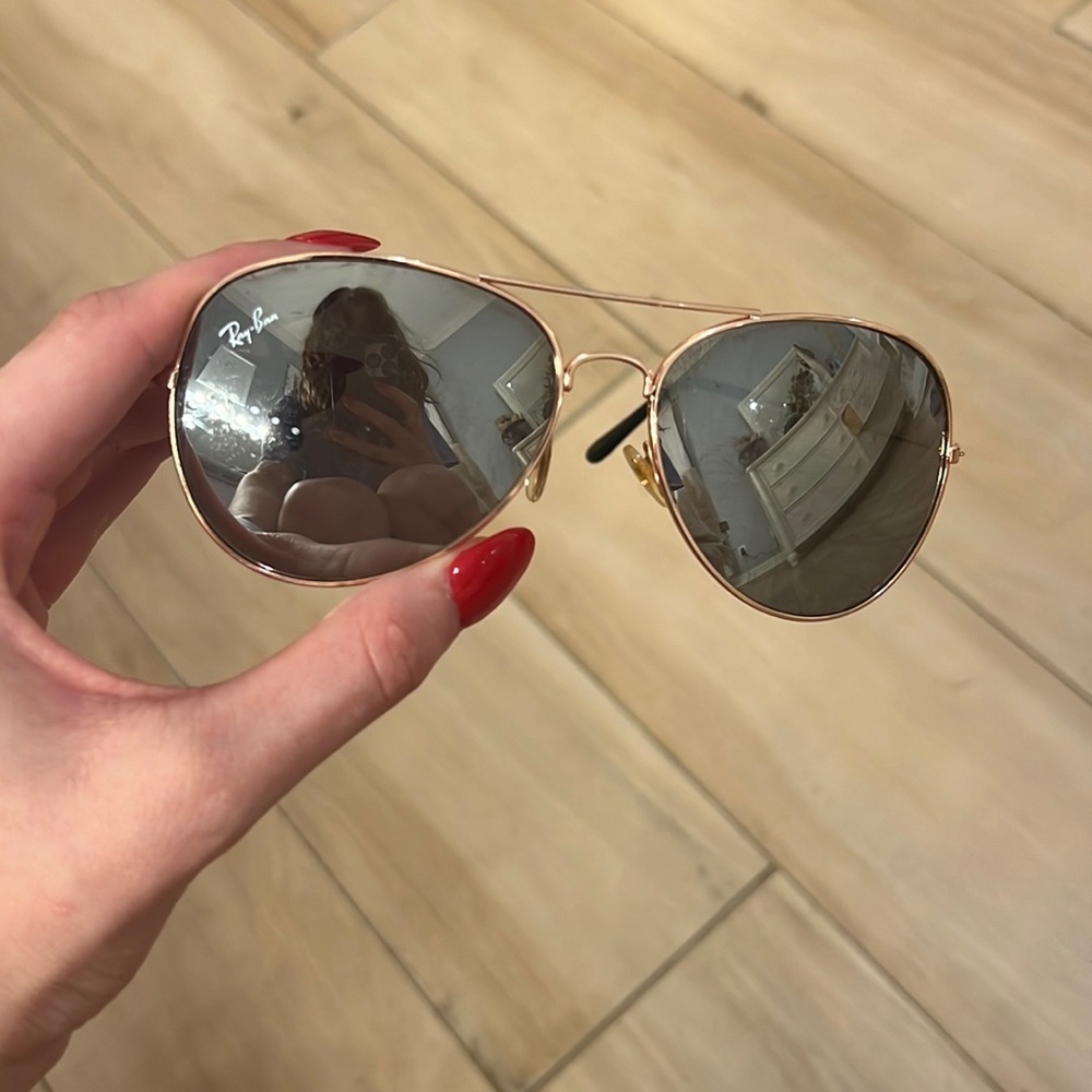 RayBan Aviators Sunglasses. Super cute, some scratches but in good condition.